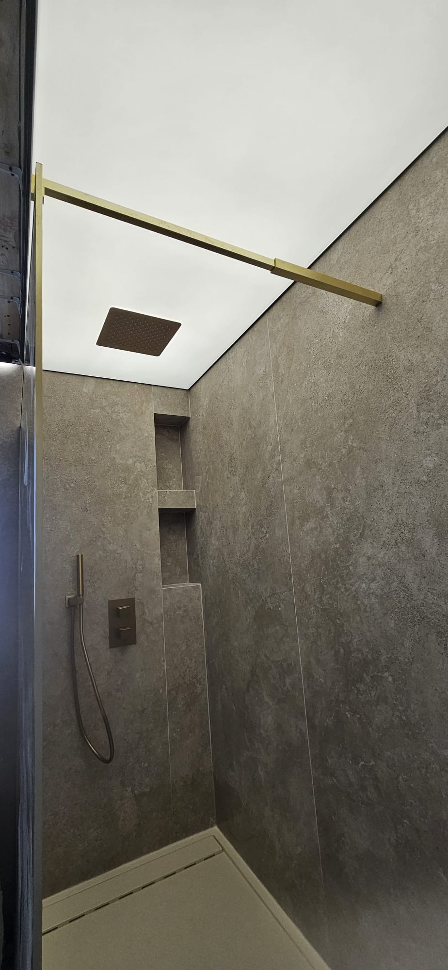 Plafond lumineux — ambiance architecturale