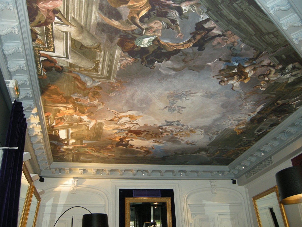 Plafond imprimé — composition décorative
